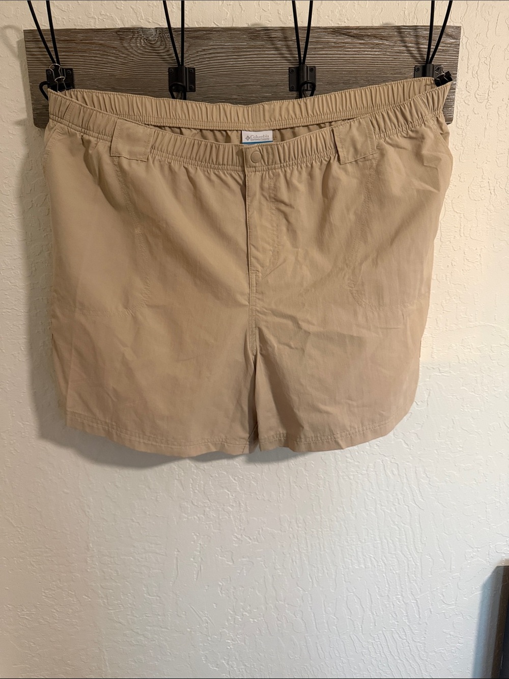 Columbia Men’s Beige Elastic-Waist Hybrid Shorts